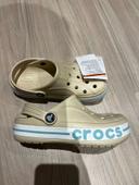 Crocs neuve taille 32/33