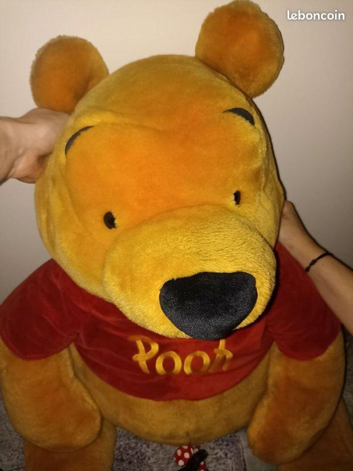 Peluche winnie l'ourson  Disney 90 cm de hauteur par 60 de largeur. - photo numéro 2