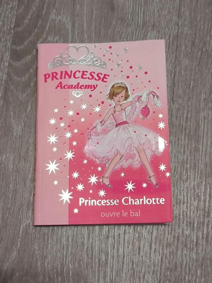 Livre princesse academy princesse Charlotte ouvre le bal - photo numéro 1