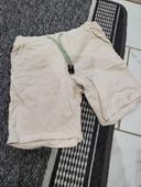 Short bermuda marque mango en très bon état taille 7/8 ans