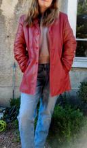 Manteau en cuir rouge