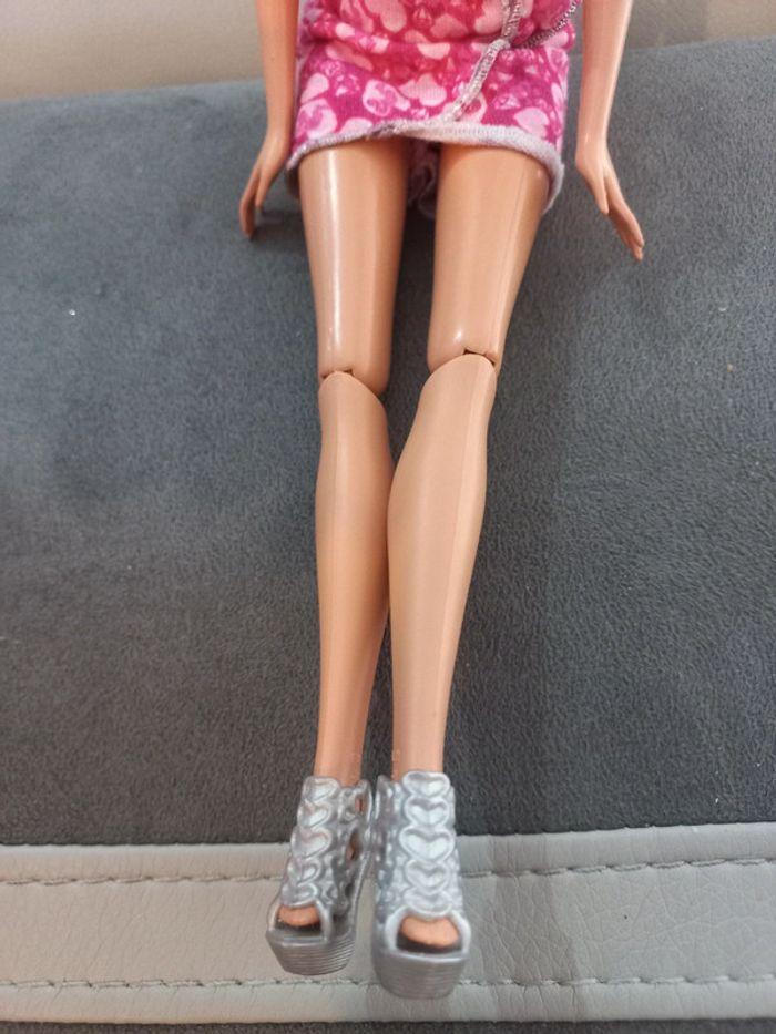 barbie robe et chaussures - photo numéro 3