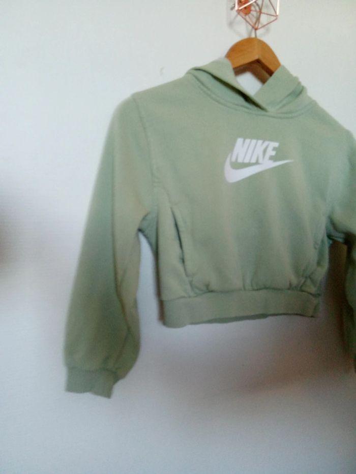 Sweat court taille 8 ans. Nike - photo numéro 3