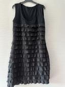 robe noire avec froufrous