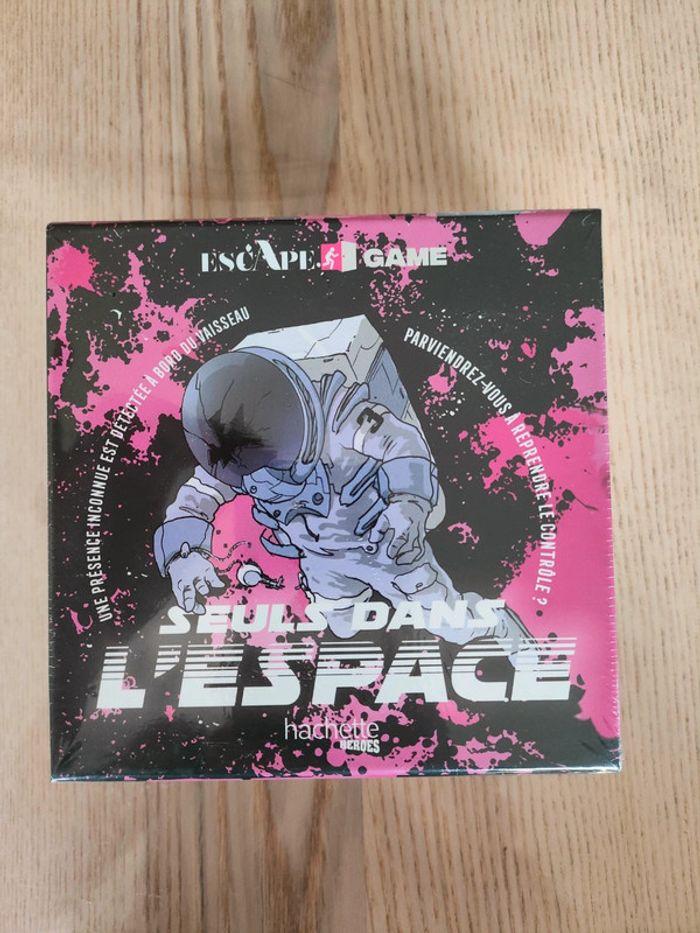 Jeu escape game neuf Seuls dans l'espace - photo numéro 1