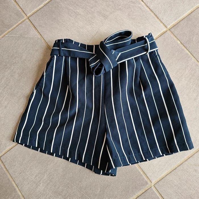 Short taille haute à rayures taille S - photo numéro 1