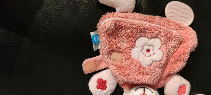 Peluche doudou lapin rose avec activités - photo numéro 5