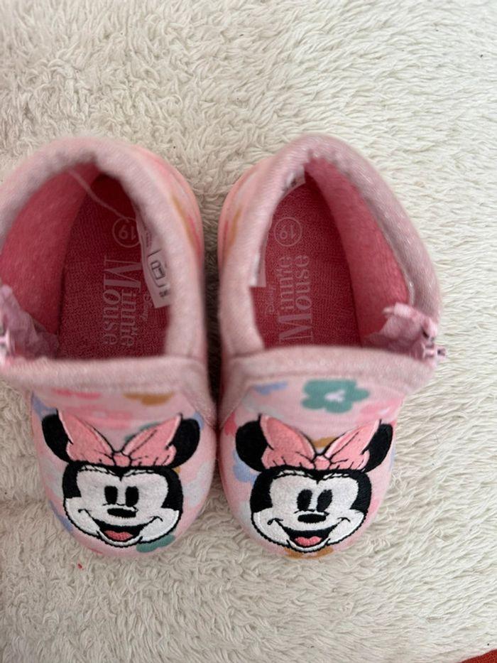 Chaussons Minnie taille 19 - photo numéro 4