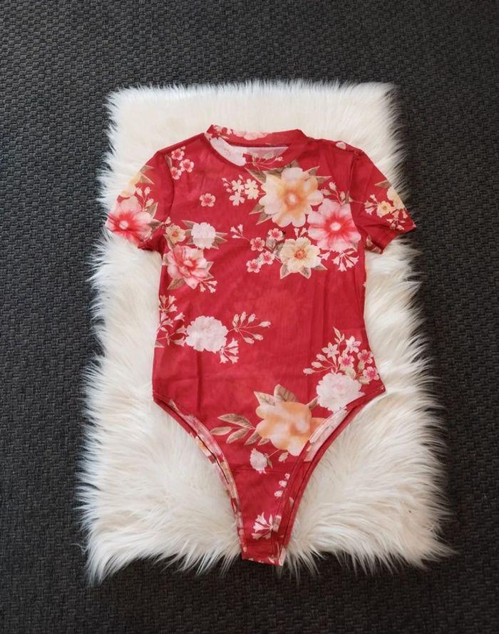 Body très fin transparent rose a fleurs femme taille 38 , M 💗 - photo numéro 2