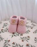 Chaussons maille vieux rose boutons bois 0/1 mois