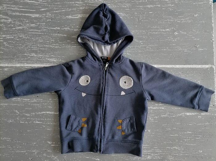 Gilet zippé à capuche Kiabi 24 mois en très bon état - photo numéro 1