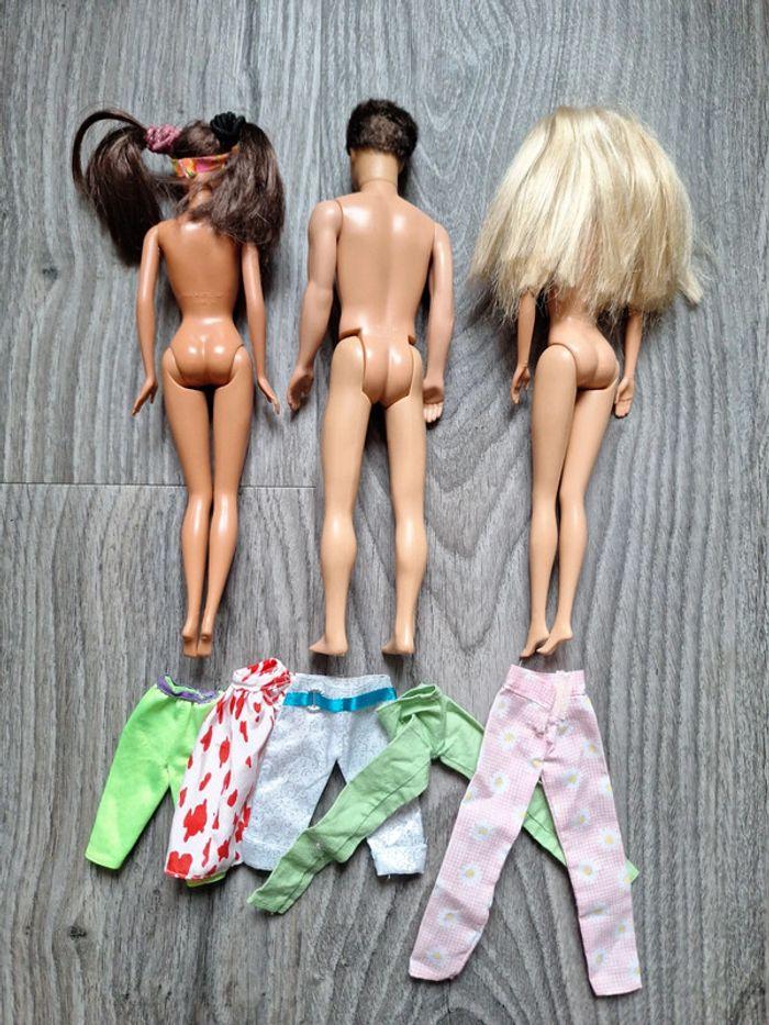 Barbies lot de 3 + vêtements - photo numéro 2