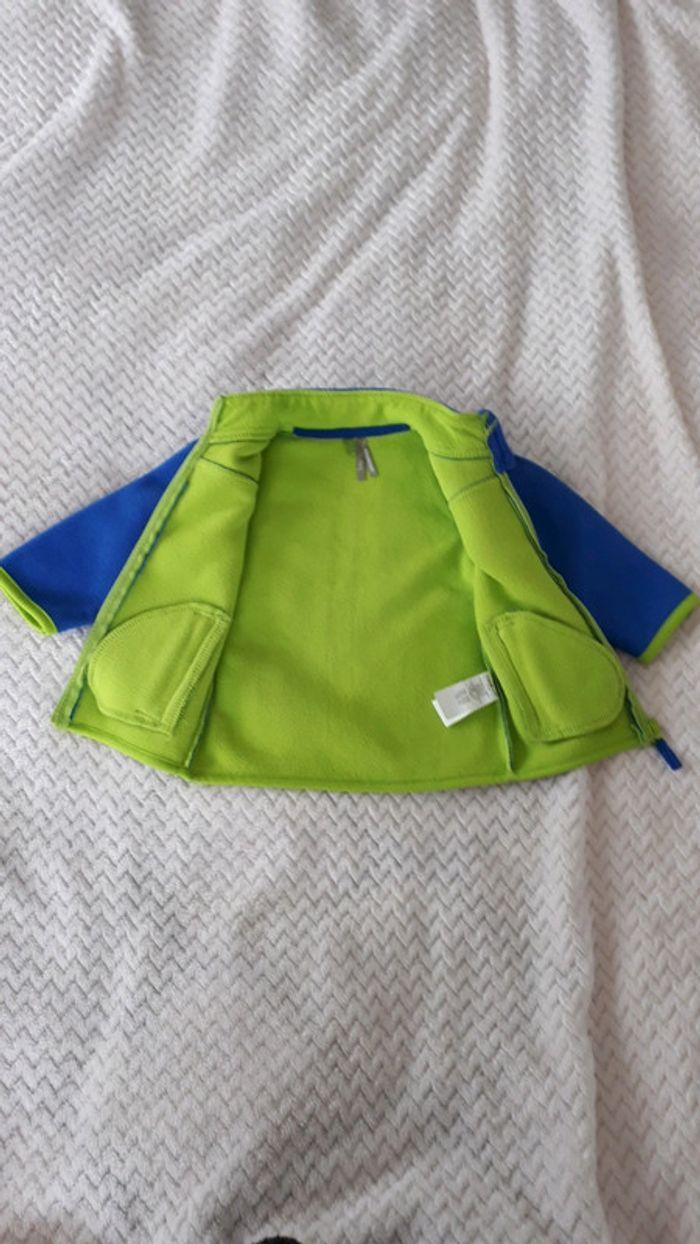 Gilet zippé polaire bleu et vert fluo Orchestra 6 mois comme neuf - photo numéro 5