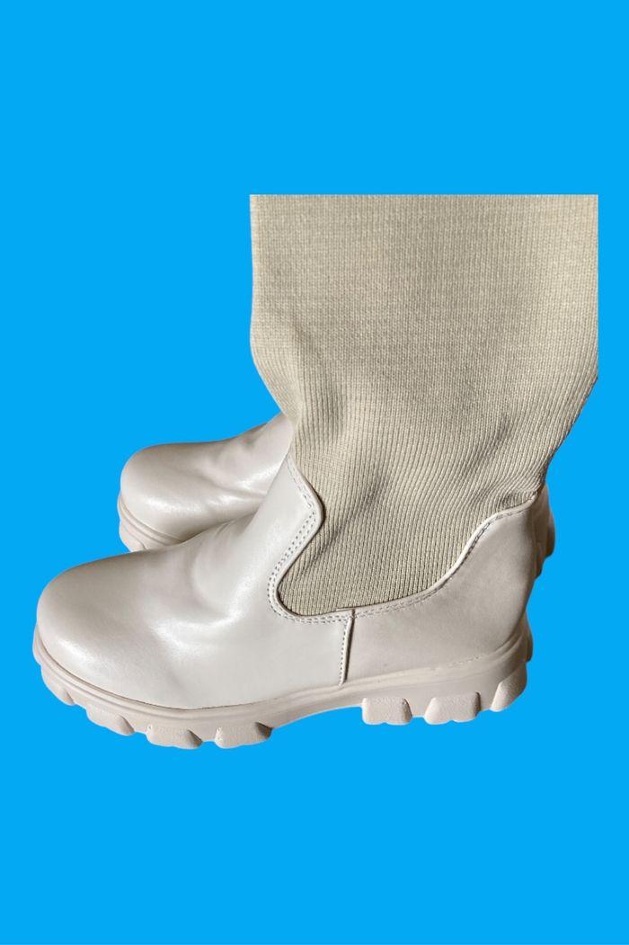 Bottes chaussettes beige crème a plateformes crantées pointure 36 en très bon état - photo numéro 5