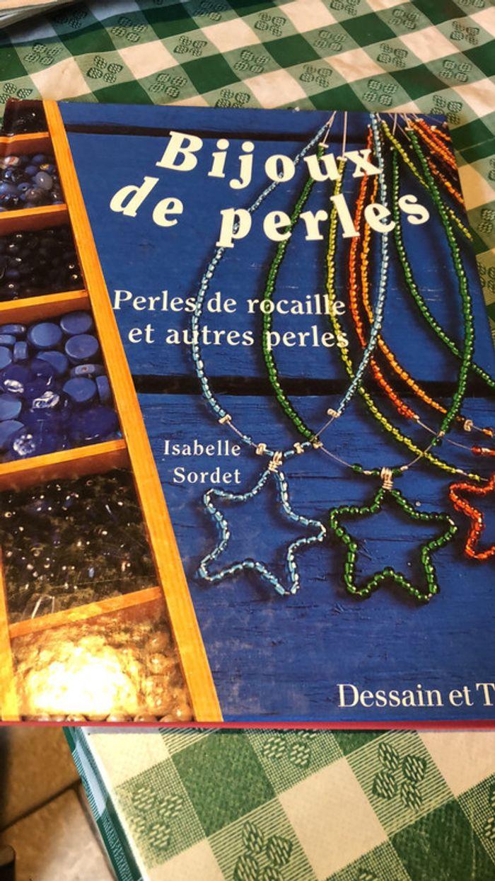 Livre bijoux de perles très bon état - photo numéro 1