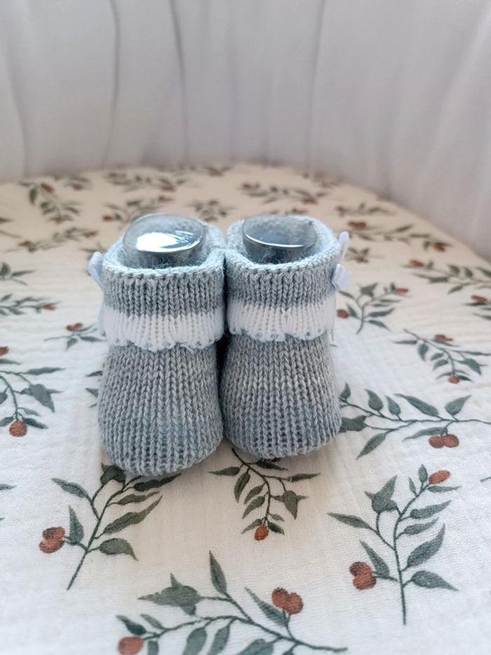 Chaussons maille avec noeud gris/blanc 0/1 mois - photo numéro 2