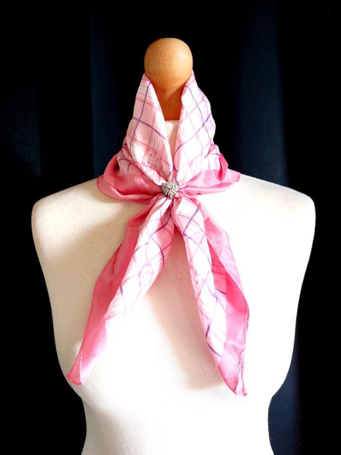 Magnifique foulard vintage imprimé carreaux rose - photo numéro 3