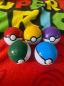 Lot 5 pokeballs multicolore (2 Pokemon à l’intérieur)