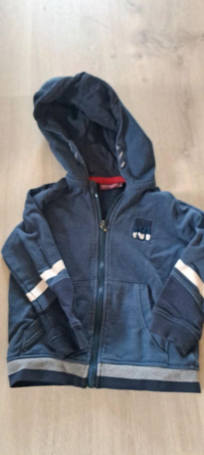 Gilet zippé capuche