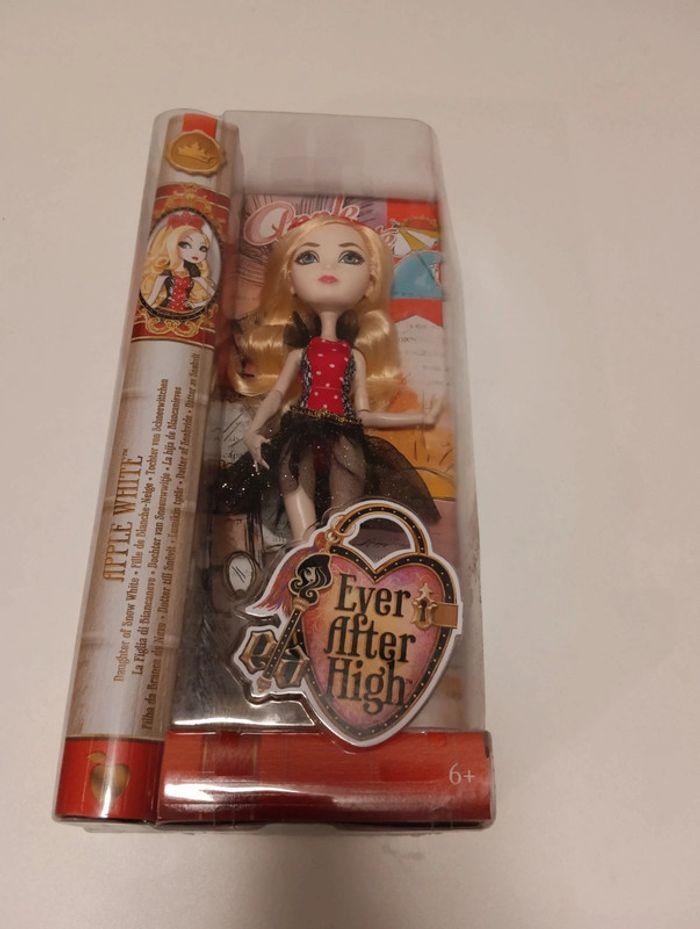 Poupée ever after high neuf - photo numéro 1