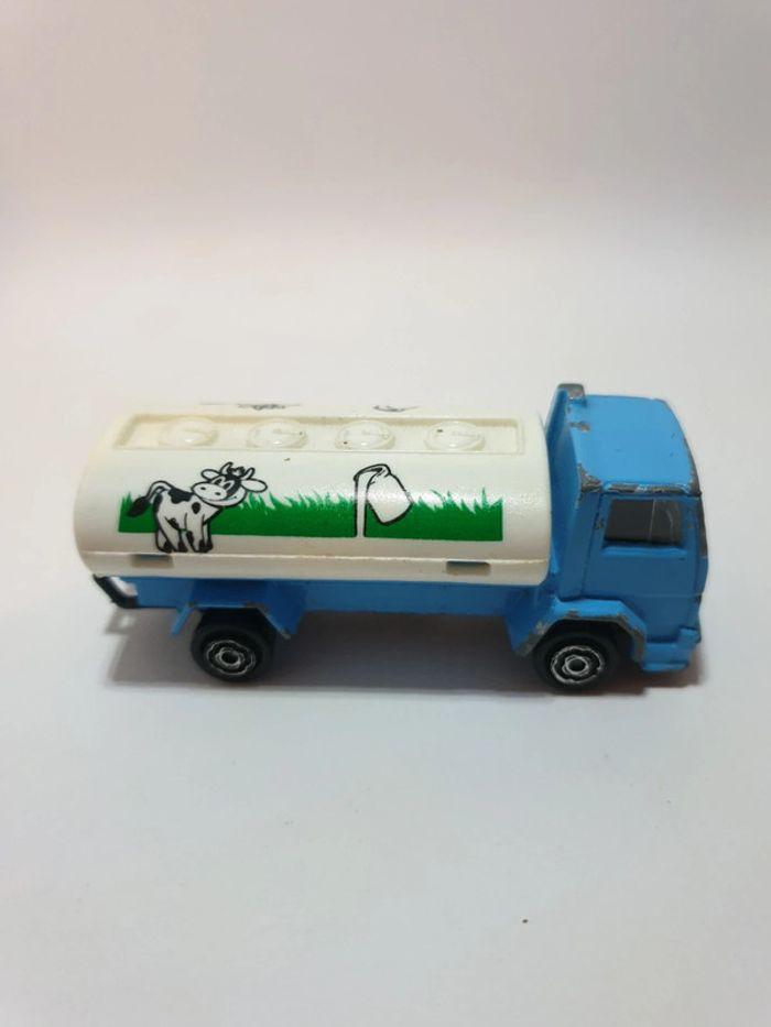 Majorette 241-245 - Camion Citerne Lait - Ford - 1/100 - photo numéro 6