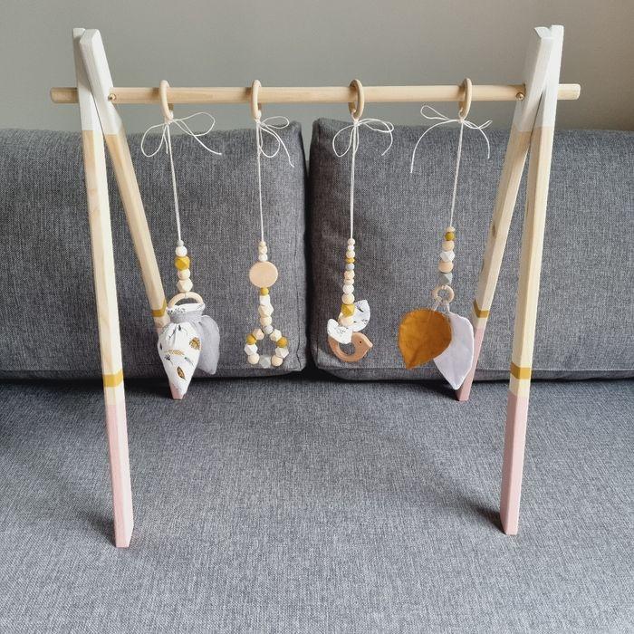 Arche / Portique d'éveil bébé en bois montessori 👶 4 suspensions -->personnalisable - photo numéro 1