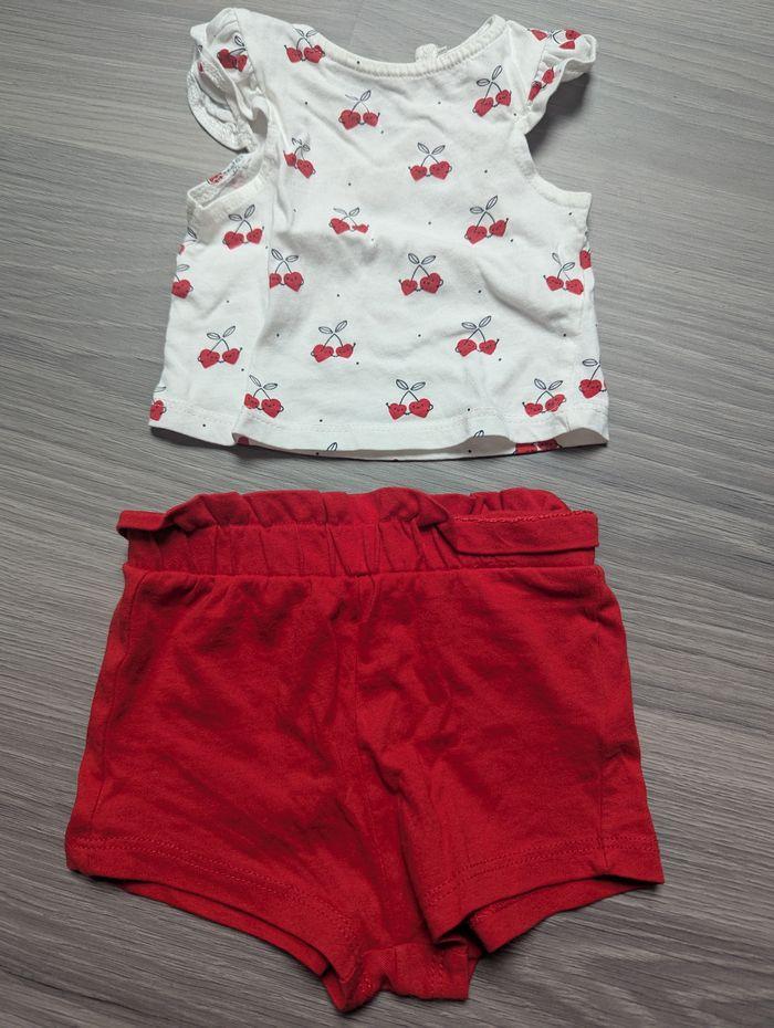 Ensemble t-shirt/short - 1 mois - photo numéro 1