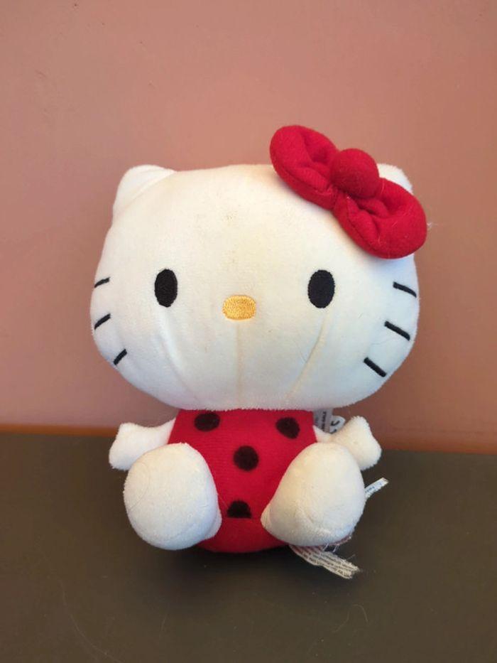 Peluche Hello Kitty - photo numéro 1