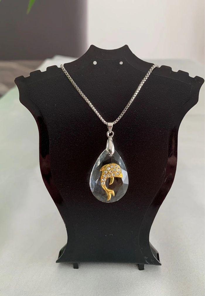 Collier pendentif en verre dauphin doré et strass - photo numéro 1