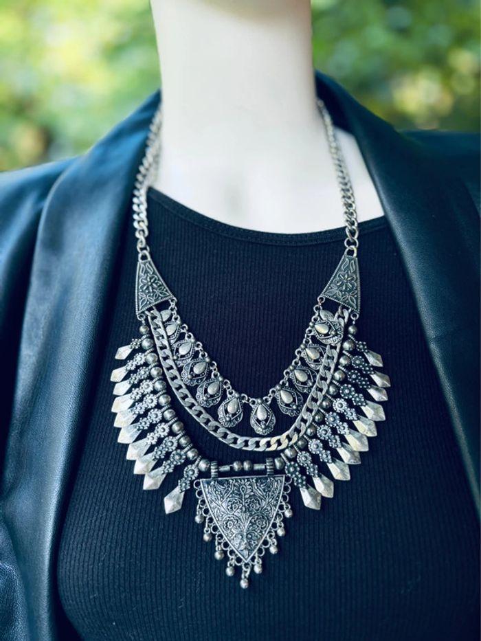 Collier plastron