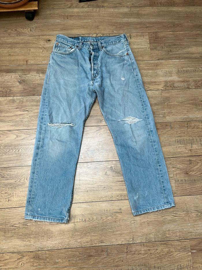 Jean Levis troué, coupe 501 droite, taille W31 L30 soit S - photo numéro 1