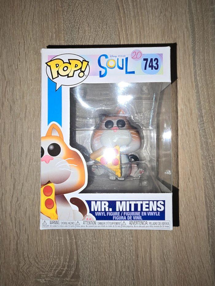 Pop mr. Mittens