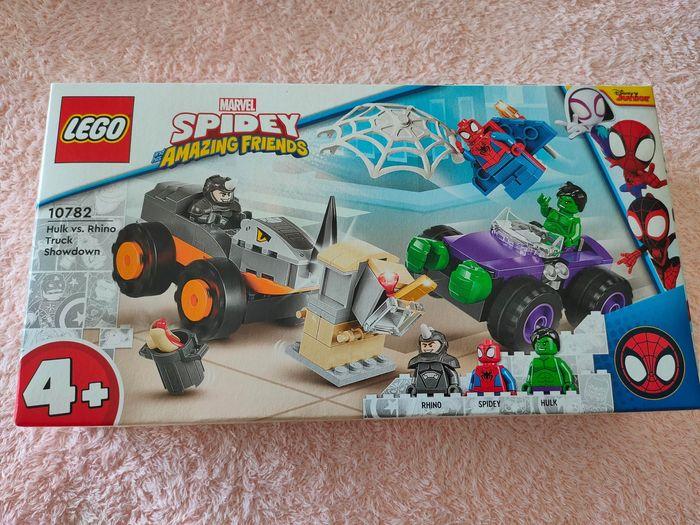 lego Marvel Spidey Spider Man - Le combat des camions, Hulk contre le Rhino - 10782 - photo numéro 1