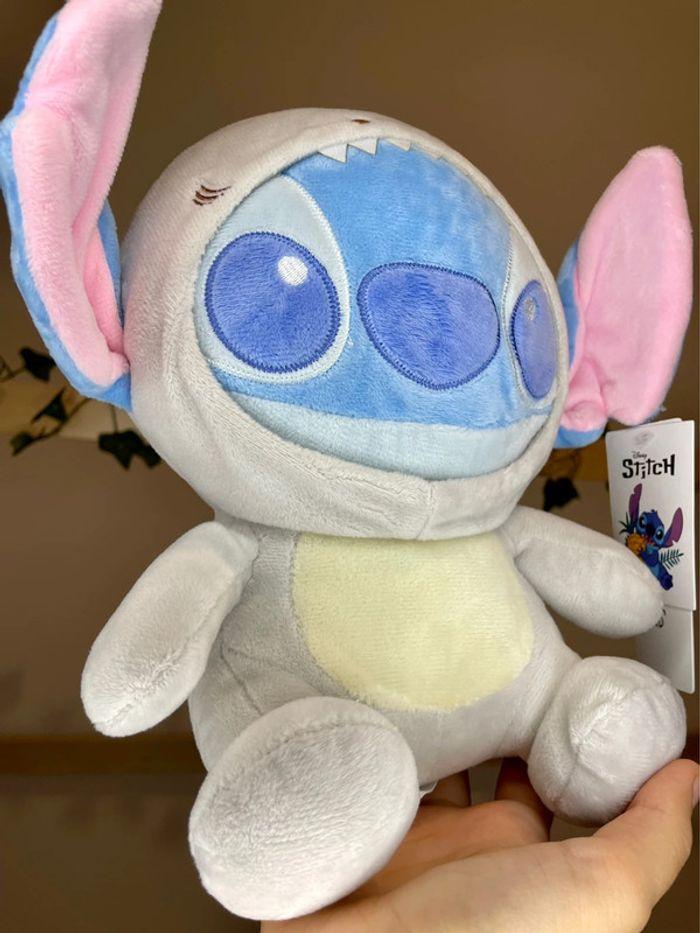 Peluche Disney Stitch déguisement Requin 🦈 - photo numéro 16