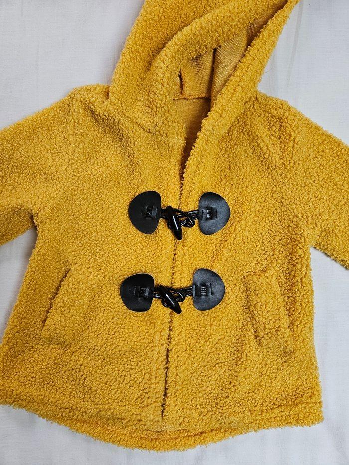 Manteau jaune à brandebourgs 9 mois - photo numéro 2