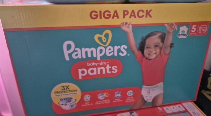 Gros carton 112 couches pampers baby dry pants taille 5