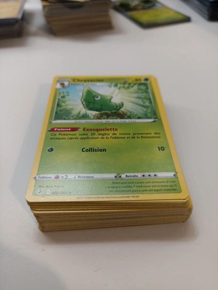 Lot 49 cartes Pokémon poing de fusion - photo numéro 1