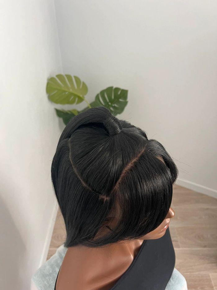 Perruque noire lisse lace front avec chignon - photo numéro 7