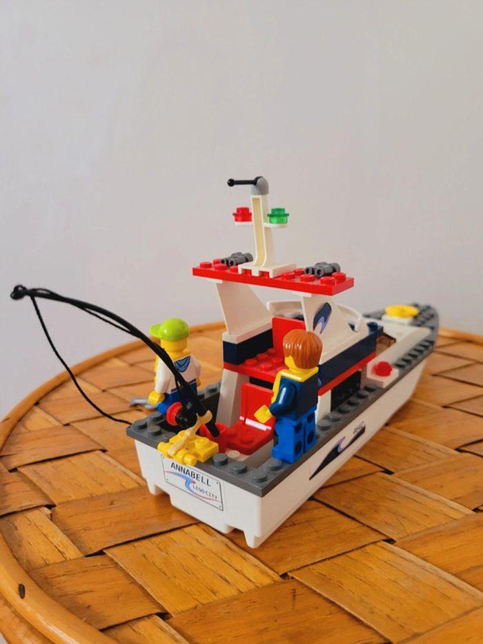 Set officiel Lego city Fishing Boat année 2011 bateau voiture pêche véhicule - photo numéro 6