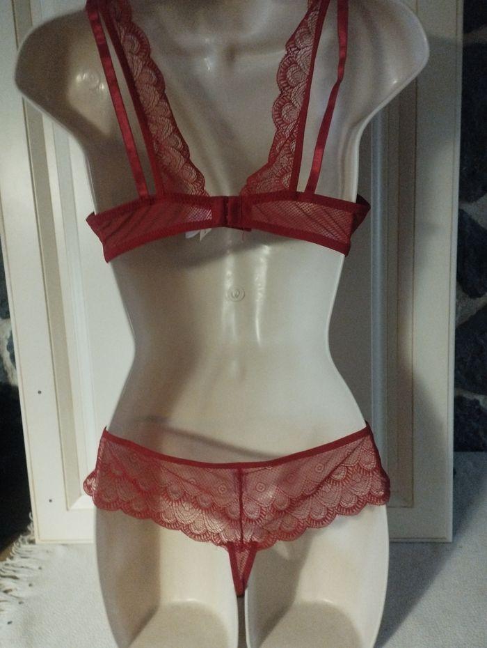 Ensemble lde lingerie neuf avec armatures léger rembourrage. 95C et L  ou XL pour le tanga - photo numéro 4