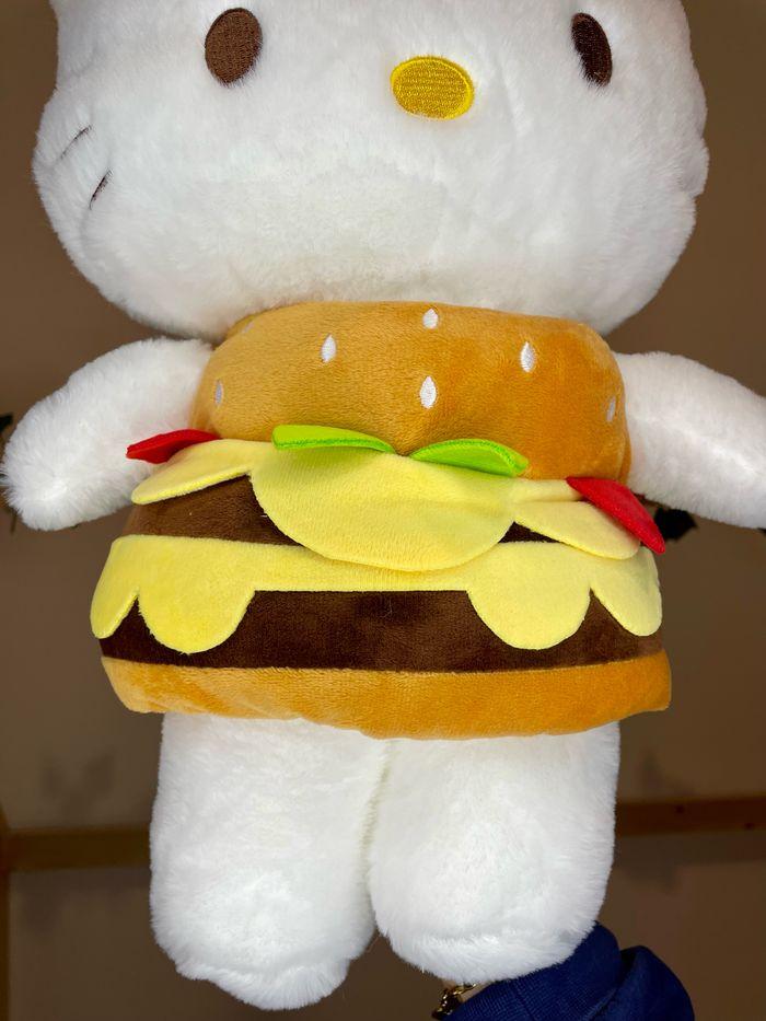 Peluche Hello Kitty déguisement Hamburger - photo numéro 4