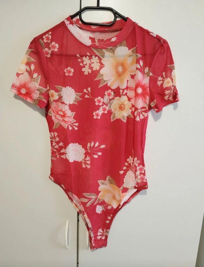 Body très fin transparent rose a fleurs femme taille 38 , M 💗 - photo numéro 3