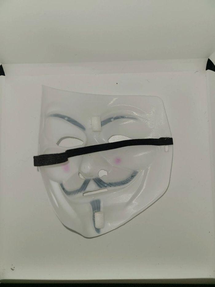 Masque anonymous neuf - photo numéro 2