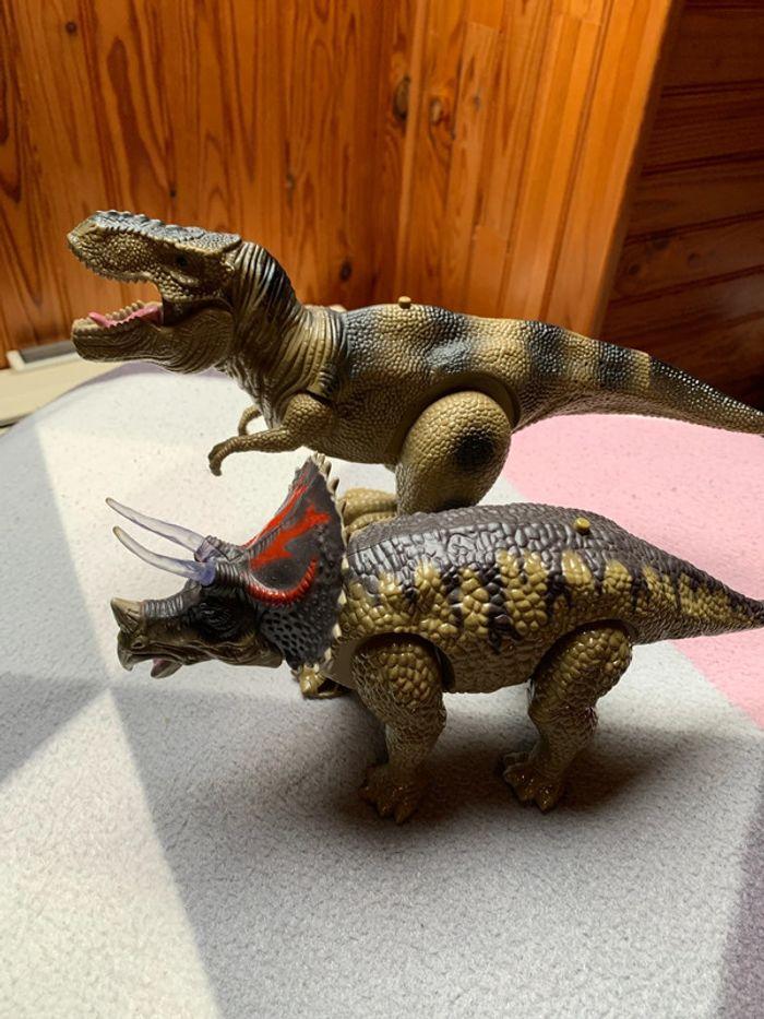 Lot de 2 dinosaures - photo numéro 1