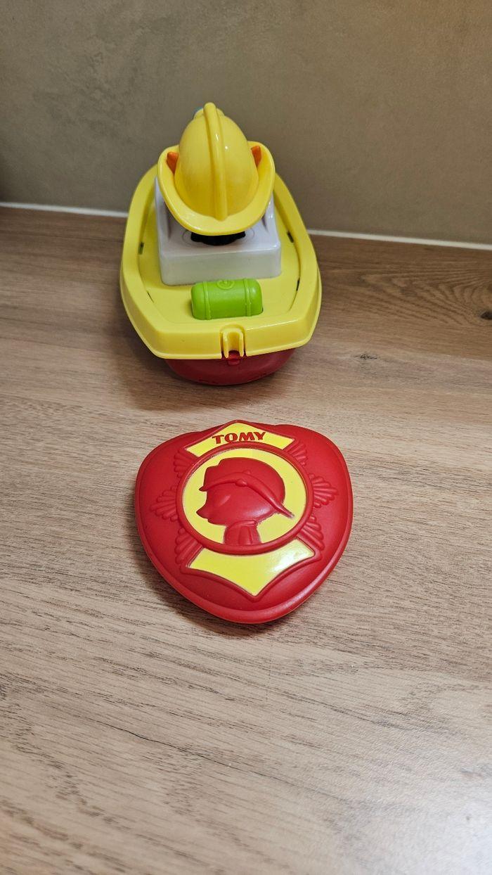 Mon bateau de pompiers Tut & Go Tomy - Jouet pour le bain - photo numéro 4