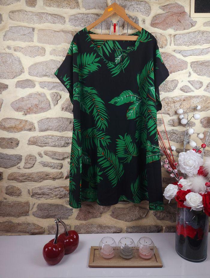 Robe tropical manches chauve souris noire et multicolore Femme taille 52 marque Boohoo 🍓 - photo numéro 1