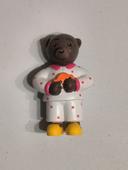 Figurine petit ours brun enfant en pyjama