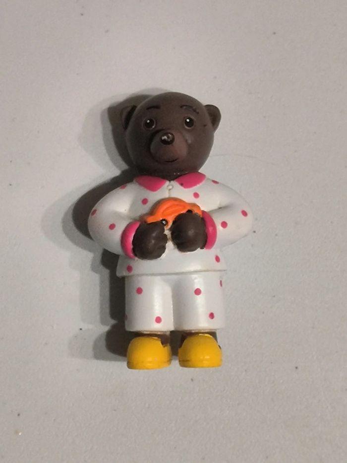 Figurine petit ours brun enfant en pyjama - photo numéro 1