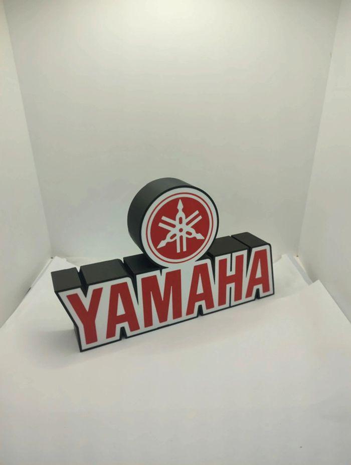 Logo figurine yamaha rouge - photo numéro 1