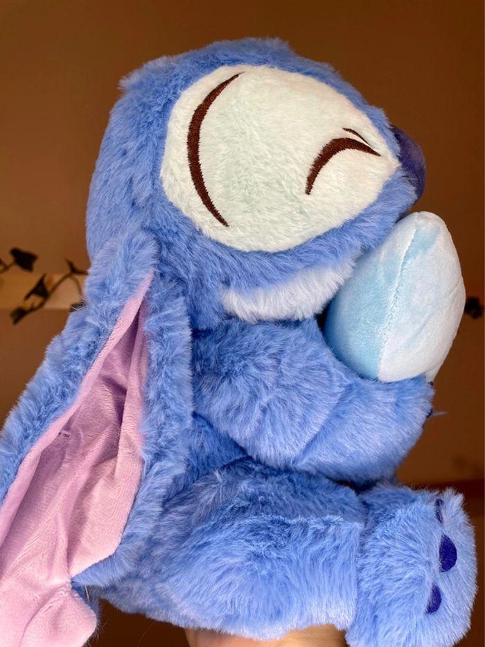 Peluche Disney Stitch avec un Coeur 🩵 - photo numéro 6